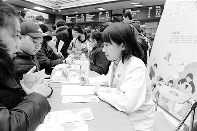 蘭州大學第一醫(yī)院舉行“新年！新高度！”兒童保健義診活動