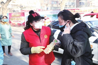 用點滴善舉筑就強大正能量 蘭州市各級道德模范、蘭州好人齊心援助抗擊疫情一線