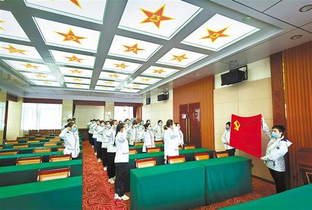 一次難得的黨課——甘肅第二、第三批援鄂醫(yī)療隊(duì)預(yù)備黨員宣誓儀式側(cè)記