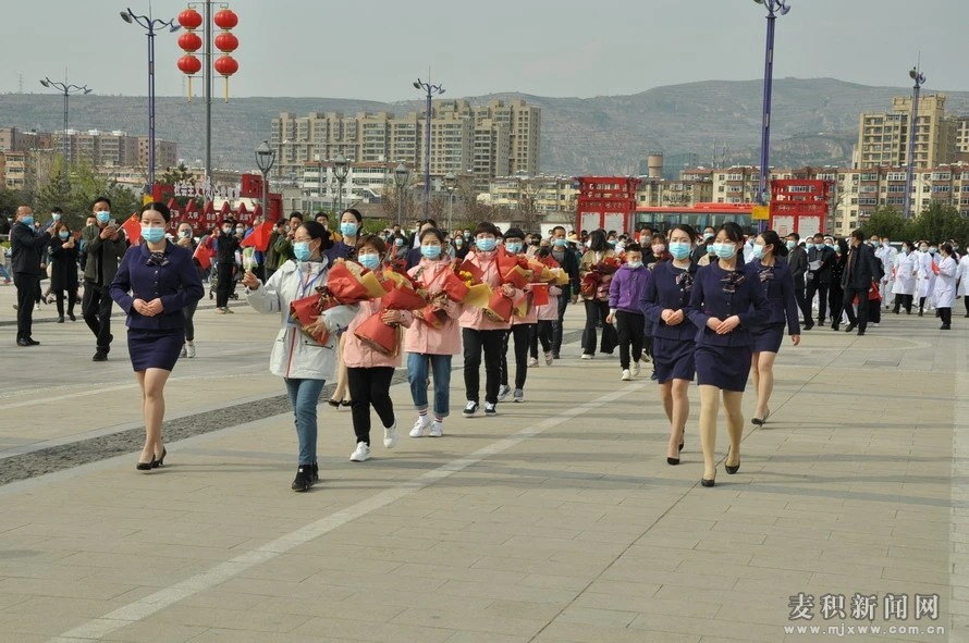 不辱使命 英雄凱旋！麥積區(qū)馳援武漢5名醫(yī)務(wù)人員回家了