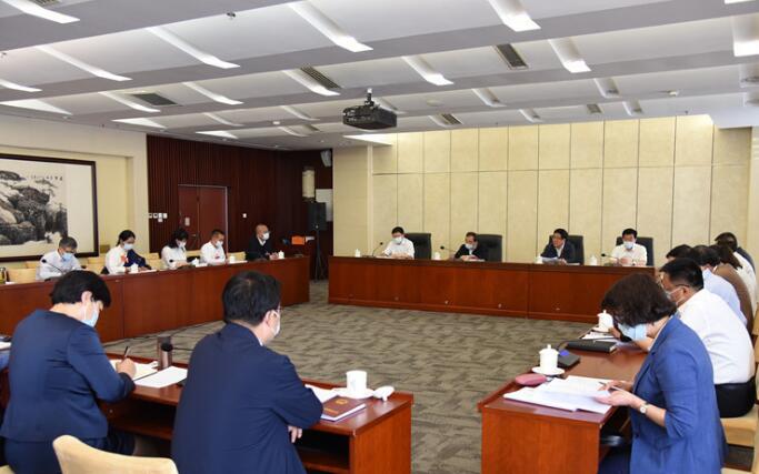 【兩會快訊】甘肅代表團(tuán)分組審議全國人大常委會工作報(bào)告，林鐸參加第一小組會議并發(fā)言