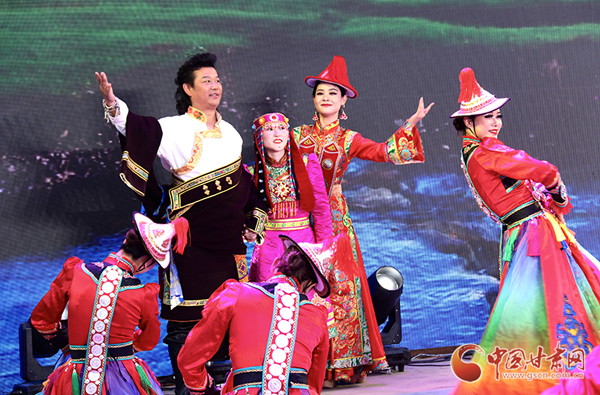 “石榴杯”甘肅省民族團結(jié)進(jìn)步創(chuàng)建“一廊一區(qū)一帶”行動文藝巡演走進(jìn)臨夏市