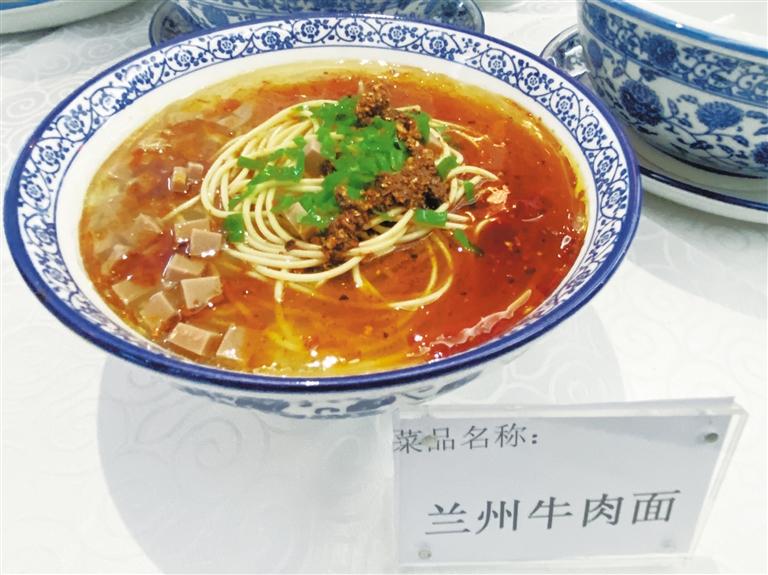 品香茗吃美食 還能K歌跳舞 “環(huán)西部火車游”專列爽得很！