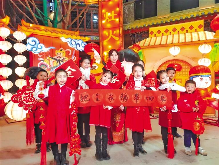 原創(chuàng)音樂(lè)電視《全家?！废蛱m州市人民拜年！