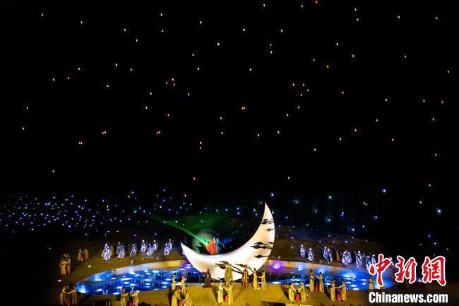 圖為大型沙漠實(shí)景演出《敦煌盛典》演出劇照。(資料圖) 敦煌市委宣傳部供圖