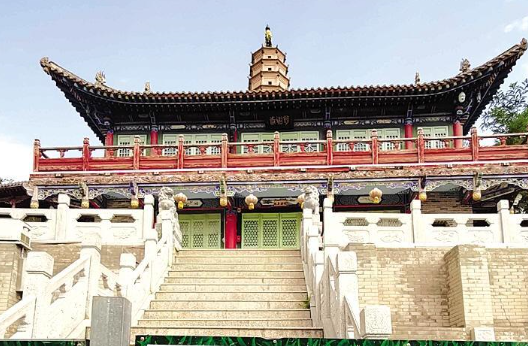 白塔寺閉門(mén)謝客，何時(shí)開(kāi)放？管理處：白塔基礎(chǔ)出現(xiàn)病害圍擋施工，預(yù)計(jì)年底前完工
