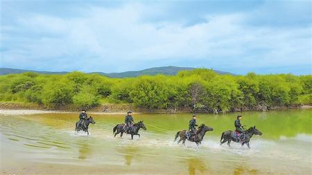 草原騎警，牧民心中的親人——記瑪曲縣公安局草原騎警大隊(duì)
