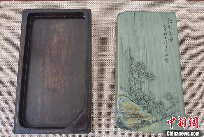 圖為盧保勝為提升洮硯文化內(nèi)涵，制作“一硯一銘、一盒一拓”成品展示?！堟?攝