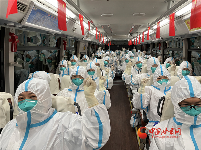 【甘快看】再出征 榆中縣400名醫(yī)務人員趕赴蘭州市城關(guān)區(qū)支援疫情防控工作
