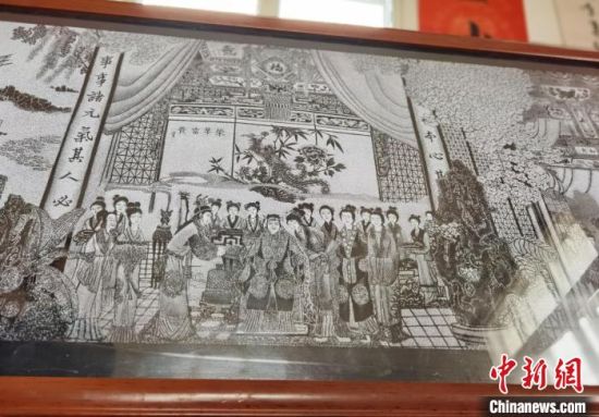 圖為陶世清的影雕作品?！钅?攝