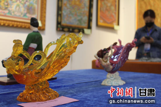 圖為敦煌飛天造型的作品。徐雪 攝