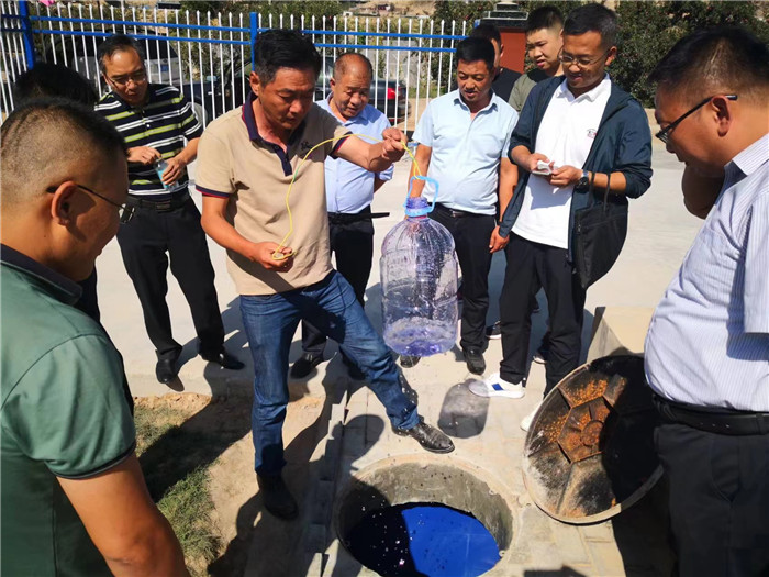 城關(guān)區(qū)作風(fēng)建設(shè)督察組赴青白石污水處理站，檢查污水采樣情況。.jpg