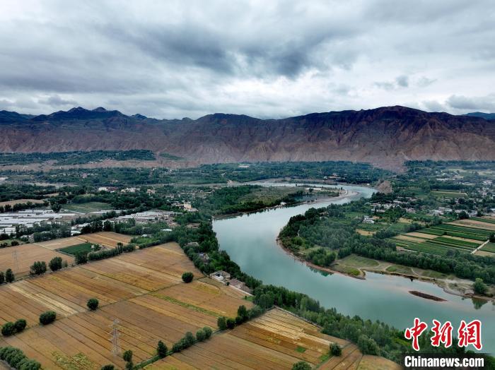 圖為黃河岸畔景色。(資料圖) 李玉峰 攝