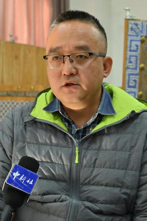 謝焱，甘肅省文物考古研究所副研究館員、考古研究二部主任、田野考古項(xiàng)目負(fù)責(zé)人。主持參與了張家川馬家塬戰(zhàn)國(guó)西戎墓地、臨潭磨溝齊家文化墓地等20多項(xiàng)考古調(diào)查、發(fā)掘工作，曾獲得中國(guó)國(guó)家文物局田野考古二、三等獎(jiǎng)，“十二五”文物保護(hù)科學(xué)和技術(shù)創(chuàng)新二等獎(jiǎng)等榮譽(yù)。